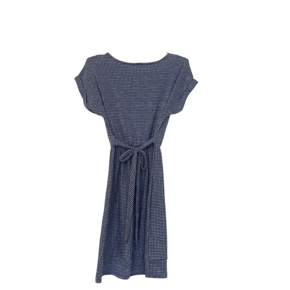 Caution to the wind patterned short sleeve dress with tie at waist size small - Picture 3 of 5